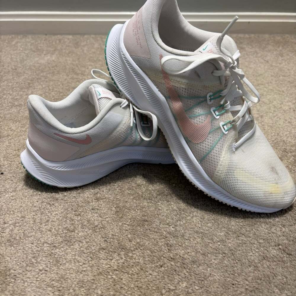 Nike Quest 4 DA1106-105 Women's Size 11  White Mesh Running Shoes No Insoles